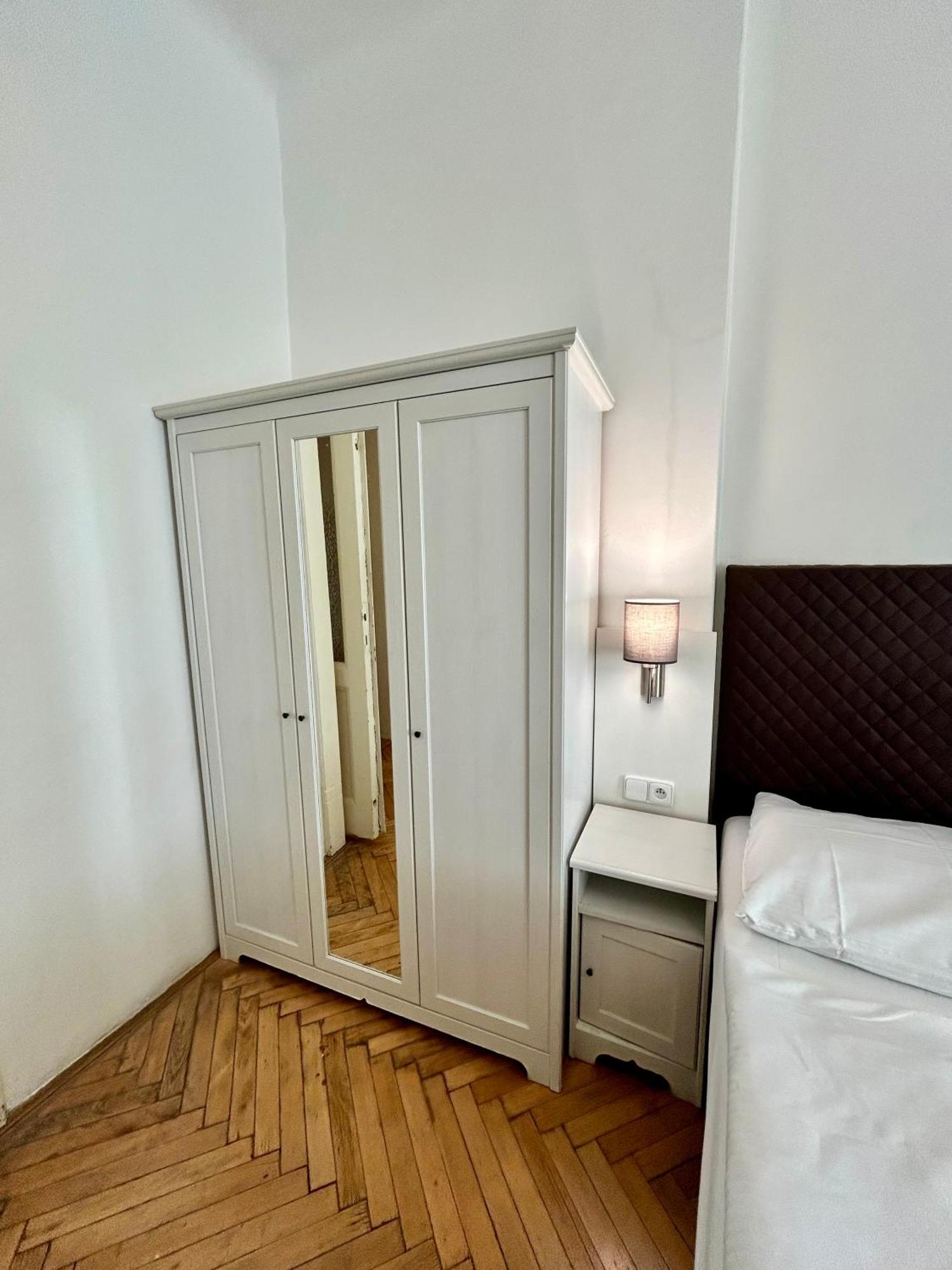 Exclusive Prag